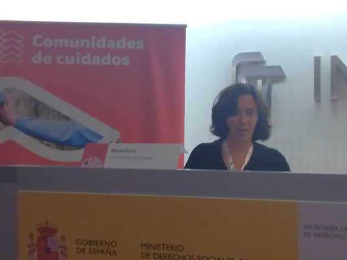 Elena Erro, de la asociación Andecha, durante la presentación de las publicaciones de Comunidades de Cuidados correspondientes a su línea de trabajo de apoyo a comunidades rurales