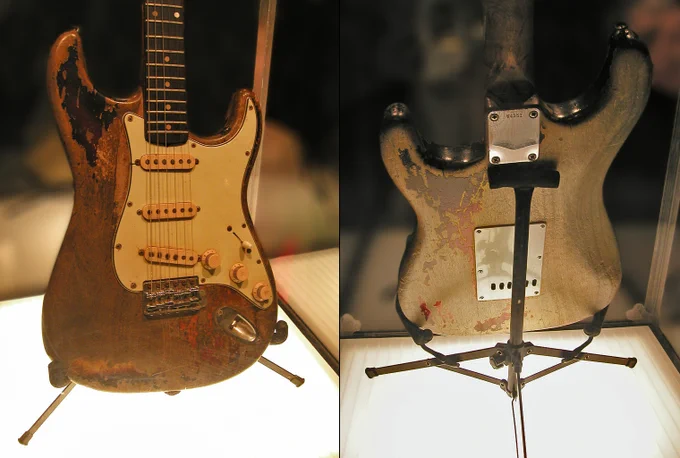 Rory Gallagher's 1961 Stratocaster on display at the 'Rock Chic' exhibition. Held in Collins Barracks Museum, Dublin, Ireland, January 2007. Image via Wiki Commons.