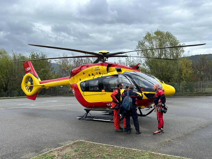 Hélicoptère de la Sécurité civile prêt à partir en intervention