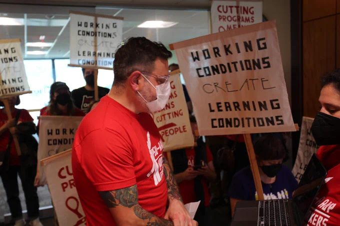 28 business days until contract expiration, over 7.5% of PSU-AAUP just given layoff notices, massive march on the boss, faculty and staff giving  bargaining testimony from an occupation outside @PSUPresident11's office. Tick tock.

Help us fight back: https://actionnetwork.org/letters/stop-the-layoffs-support-students-and-workers-at-portland-state 