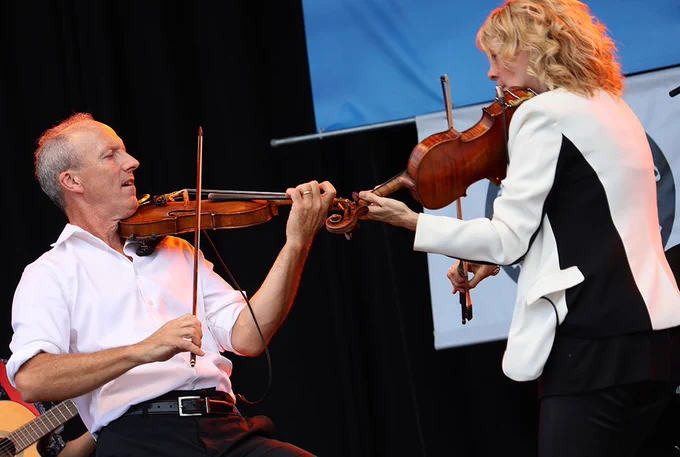 Donnell Leahy and Natalie MacMaster playing fiddles