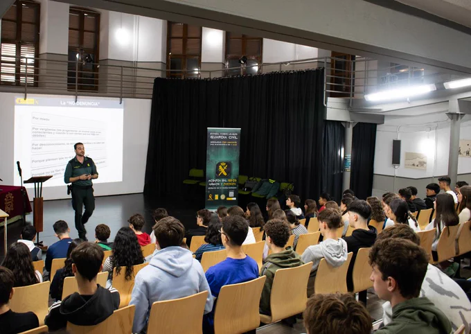 Alumnos del IES Cervantes de Madrid en las actividades preamateur de la National Cyber League de la Guardia Civil.