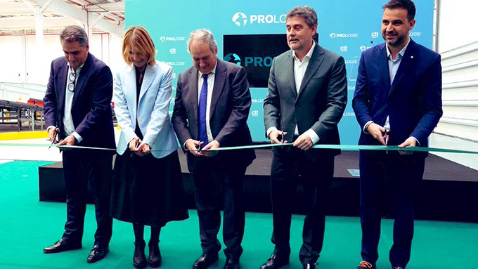 El secretari general d’Empresa i Treball, Pol Gibert, en l’acte d’inauguració de la setena nau del parc logístic de Prologis a Sant Boi de Llobregat.