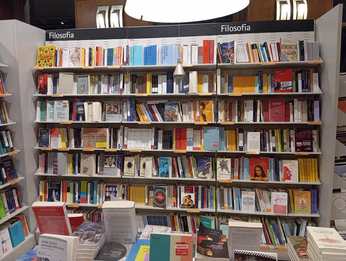 Seven long shelves of philosophy in Italian