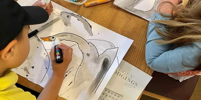 Children doing art 