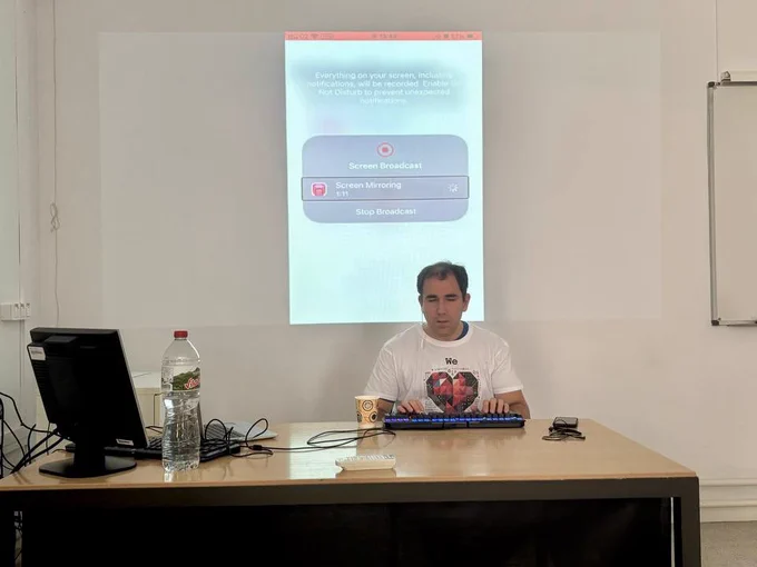Juanjo Montiel en la cuarta fiesta open source en girona dando una charla brutal sobre accesibilidad