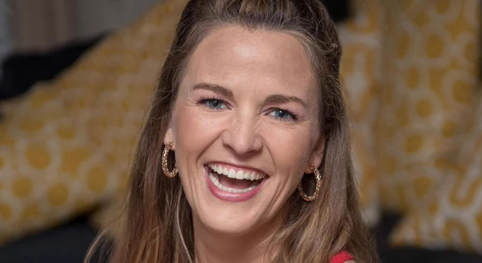 A headshot of a smiling woman.