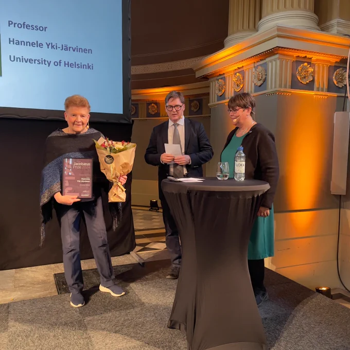Per-Anders Jansson from University of Gothenburg and Lena Eliasson from Lund University handed over the prize to Hannele Yki-Järvinen.