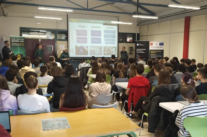 Alumnos del IES Europa de RivasVaciamadrid en la jornada pre-amateur de la sexta edición de la National Cyber League de la Guardia Civil 