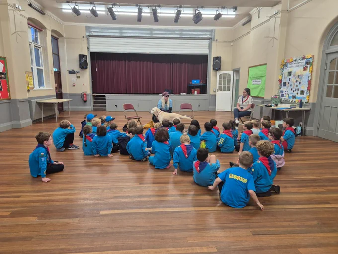 Uri in front of a large group of Beaver scouts 