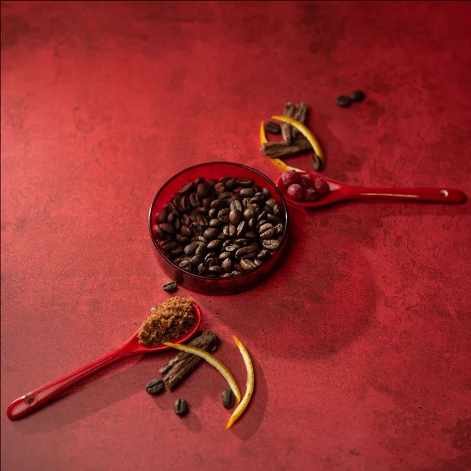 Our Christmas Coffee is brilliantly versatile and will suit most brew methods. For espresso, use 17.5g espresso ground coffee and extract for 27 seconds. For filter, try 18g of fine ground coffee per 250ml water. For cafetiere, use one heaped tablespoon per person. Christmas Blend Coffee is delicious served black, with milk or cream