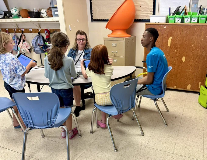 Focus on Youth ALCDSB and classroom assistant working in summer school classroom as part of Focus on Youth program.