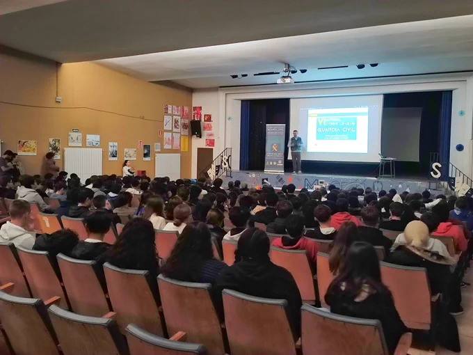 Alumnado del IES de "Marqués de Santilla en la jornada preamateur de la sexta edición de la National Cyber League de la Guardia Civil.