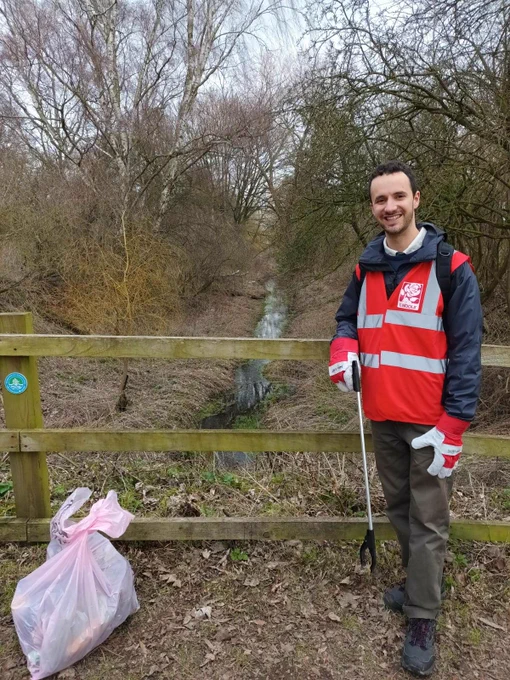 Chris Hinchliff MP litter picking the River Ivel.