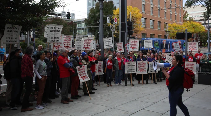 24 business days until contract expiration. Tick tock, @PSUPresident11

Join our practice picket Thursday and help the 7.5% of PSU-AAUP represented workers who received notice of layoff fight back: https://www.tickettailor.com/events/psuaaup/1294634
