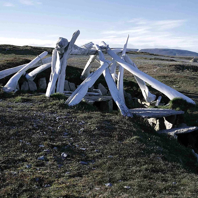 Thule Inuit house (with reconstructed bowhead whale roof) image credit: Ansgar Walk / CC.
