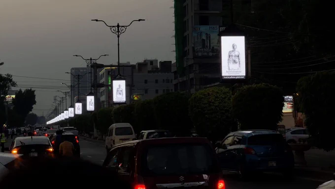 Breathe:Lahore includes animated screens installed throughout Lahore's polluted streets, Photo by Farooqi Faisal/Courtesy Dryden Goodwin and Invisible Dust 2024
