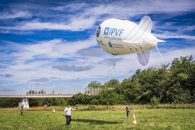 Envol d'un ballon équipé de cellules photovoltaïques en couches minces CIGS pour un vol de caractérisation du système.
Crédit : © Cyril FRESILLON / IPVF / CNRS Images