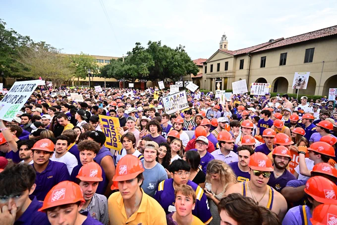 A large crowd in the Quad