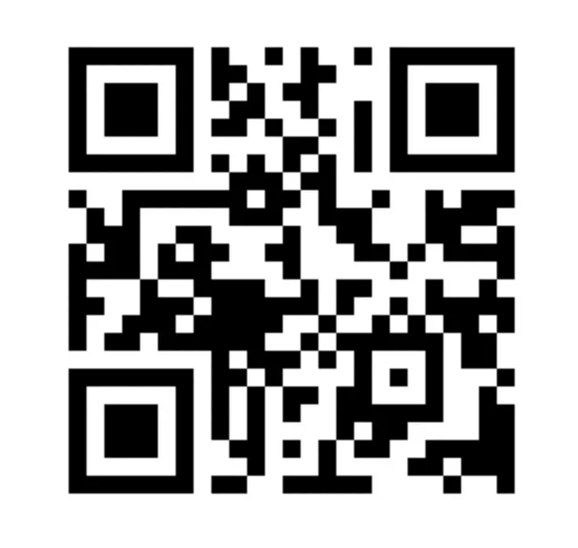 Los códigos QR se presentan en ocasiones como protagonistas de estrategias de marketing digital que buscan atraer la atención de los consumidores mediante la transformación de su anodino aspecto de cuadros blancos y negros en atractivos diseños. Sin embargo, los cambios en su apariencia pueden provocar fallos en el escaneo, por lo que conocer los requisitos y limitaciones técnicas de esta tecnología es fundamental para poder plantear una estrategia creativa viable. En este trabajo se realiza una revisión semi-sistemática de la literatura con el objeto de recopilar información sobre las posibles estrategias para afrontar su embellecimiento sin poner en riesgo su funcionalidad y extraer unas directrices que sirvan de guía para su personalización manual efectiva. 