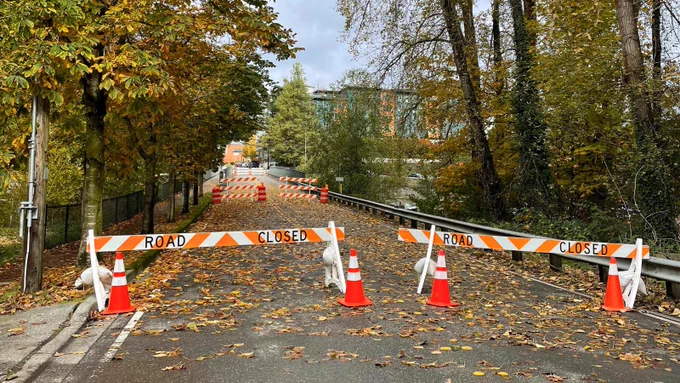 Road closed signs ahead of the 102nd Ave NE bridge across SR 522 in Bothell
