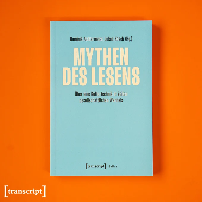 Das Buch-Cover von »Mythen des Lesens« auf orangenem Hintergrund.
