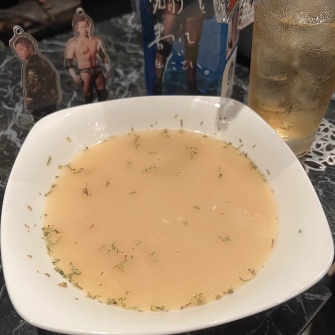 香草のオニオンポタージュは、香草好きにはたまらない美味しさ。
あっさりだけれど、オニオンのしっかりした味わいもあるスープでした🧅