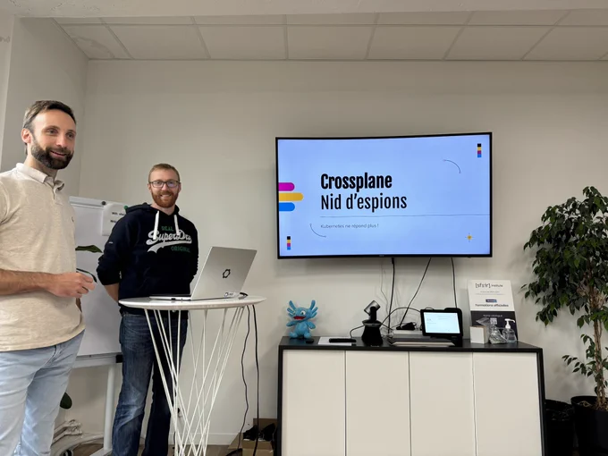 Germain et Loïc on stage pour le sujet Crossplane