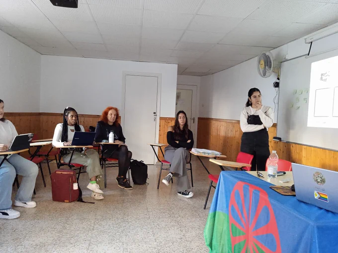 Students watching a presentation by the Romani Women's Association.