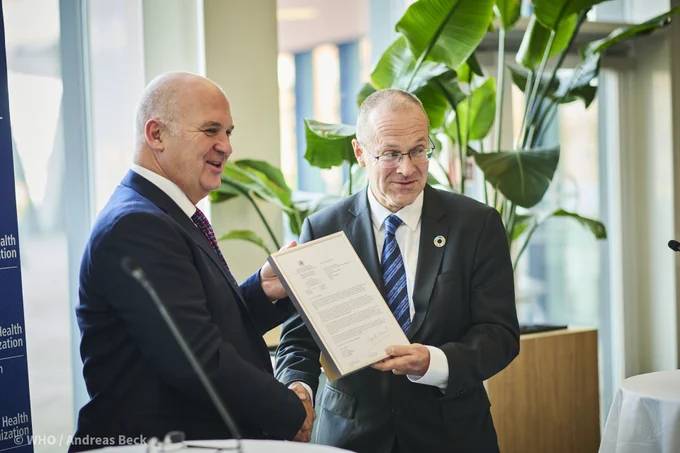 Adjunct Professor Tony Holohan, Director of UCD's One Health Centre, and Dr Hans Henri P. Kluge, WHO Regional Director for Europe, at the official signing of the agreement to make the UCD Centre for One Health a WHO collaborating centre Credit: WHO / Andreas Beck

