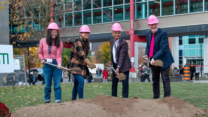 Dr. Mina Arashloo, Catherine Dong, Vivek Goel and Mark Giesbrecht holding up dirt on their shovels at the M4 groundbreaking