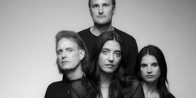 Sharon Van Etten & The Attachment Theory haben ihr erstes Album angekündigt (Foto: Katie Silvester)