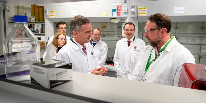 Peter Kyle meets with researchers at the Molecular Sciences Building at the University of Birmingham. 
