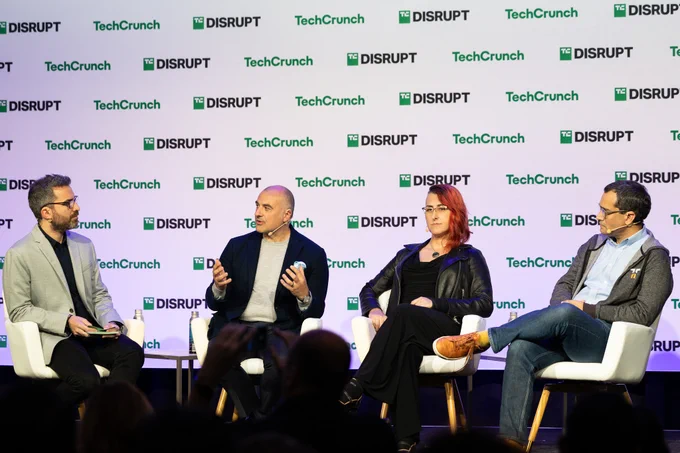 Tidelift co-founder and general counsel Luis Villa sits with Bogomil Balkansky of Sequoia Capital, Aeva Black of CISA, and host, Lorenzo Franceschi-Bicchierai from Tech Crunch to discuss the pressing issue of needing to pay open source maintainers to secure the software supply chain.