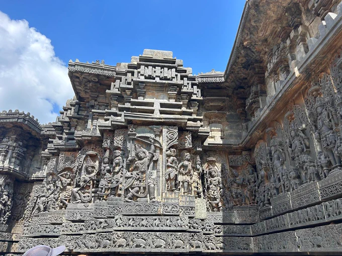 Arjuna aiming at fish at Belur temple