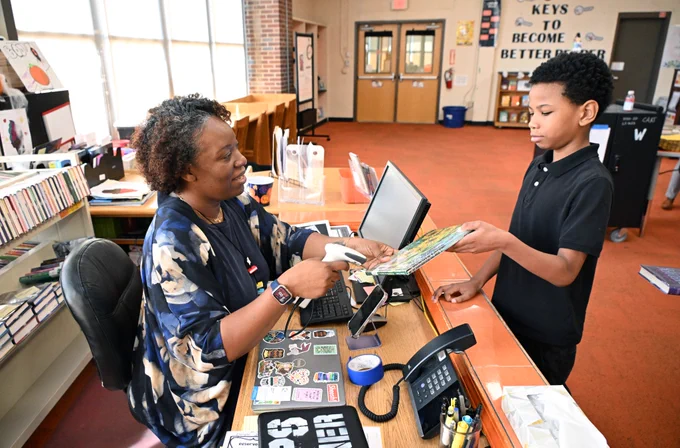 Quinntana Slaughter with student in library