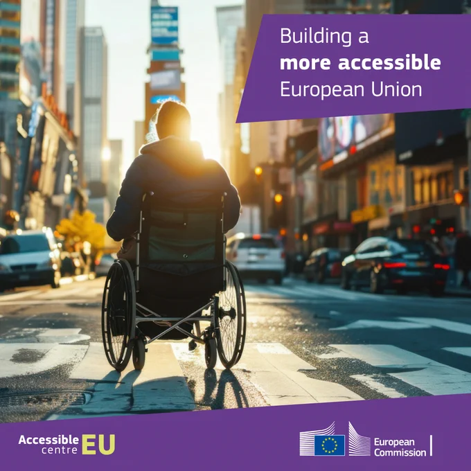 "Building a more accessible European Union" als tekst op een foto van een rolstoelgebruiker in een straat bij zonsondergang 
