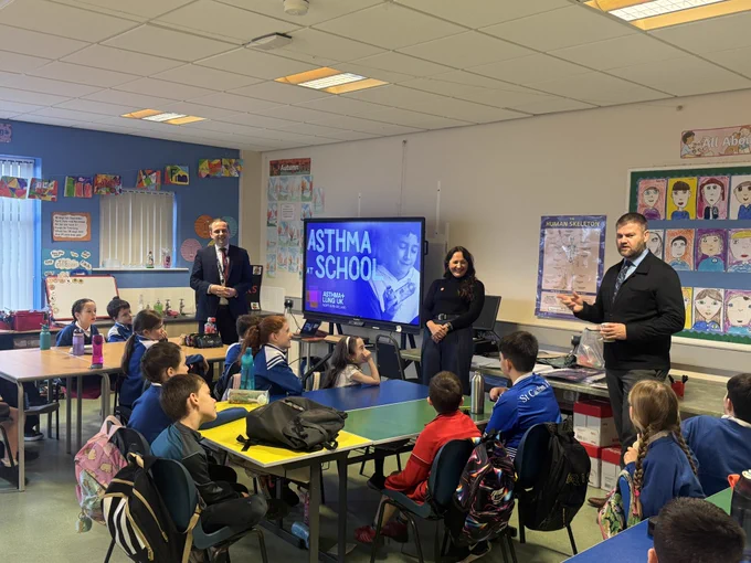 Colin, Steph from Asthma and Lung UK and Andrew from Asthma and LUNG NI speak to Primary 5 pupils on st caolans