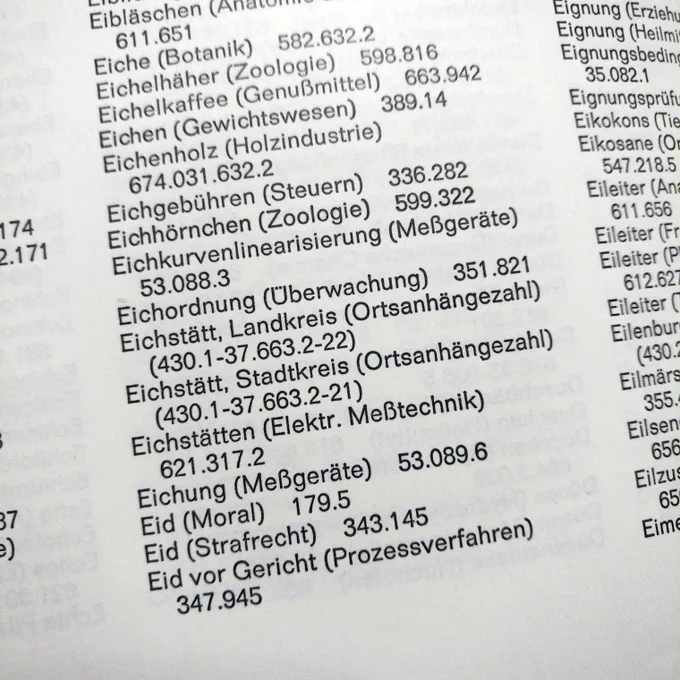 foto eines ausschnitts des sachregisters zur DK u.a. mit dem eintrag zu eichhörnchen = zoologie = 599.322