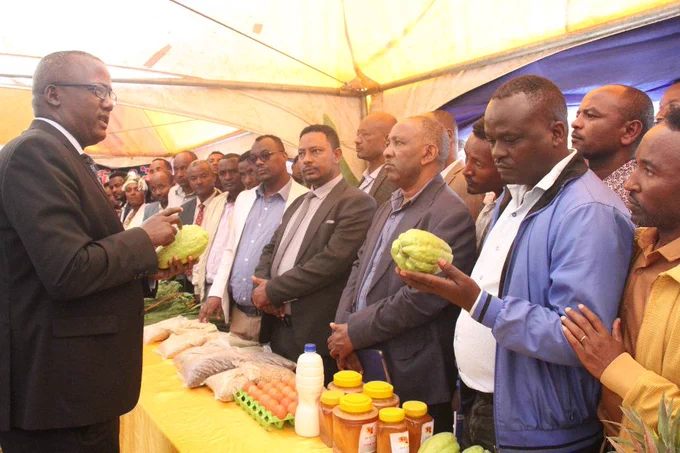 Bonga University has celebrated remarkable achievements across agriculture, healthcare, and education by recognizing excellence with prestigious awards. In the agricultural sector, 14 districts that excelled in development initiatives were each rewarded with a high-value Holstein bull, worth 260,000 birr, to enhance livestock breeding and productivity. Similarly, 14 districts that performed outstandingly in healthcare services were presented with state-of-the-art Core i7 laptops, aimed at improving digital health solutions and administrative efficiency. Furthermore, 22 top-performing students from across all zones, who achieved exceptional results in the secondary school leaving examinations were also awarded Core i7 laptops to support their academic and professional pursuits. These awards reflect Bonga University’s commitment to fostering progress and innovation across critical sectors while motivating communities and individuals to strive for excellence.