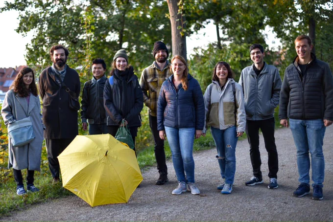 Photo thanks to Frank Wang showing a group of researchers and friends led by Linh Dang (third from left) with the yellow umbrella in front. Copyright: @ChaosWonton FWPhys.com