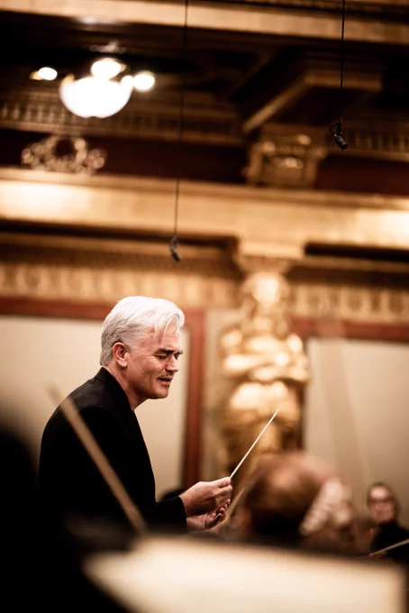London Philharmonic Orchestra, Edward Gardner, Víkingur Ólafsson © Julia Wesely