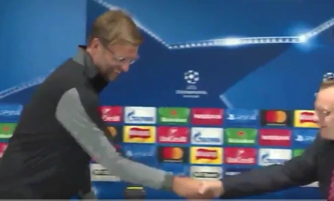 Jürgen Klopp and Jan Rausch shaking hands at UEFA CL press conference.