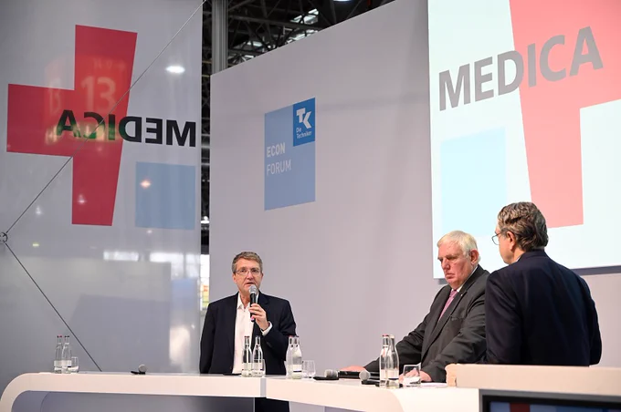 Thomas Ballast beim #MedicaEconForum, gemeinsam mit Karl-Josef Laumann und Jürgen Zurheide.
