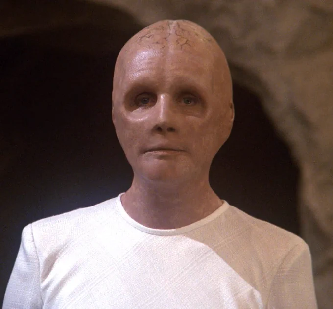 Featureless alien from TNG’s The Chase.