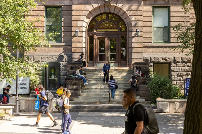 U of T students walking on campus