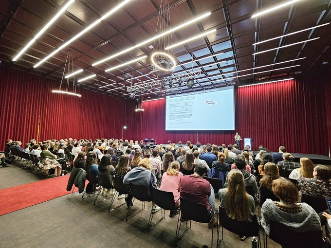 Teilnehmer*innen in der Aula der Med Uni Graz