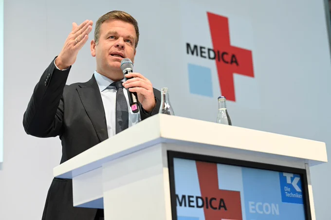 Matthias Heidmeier beim #MedicaEconForum.