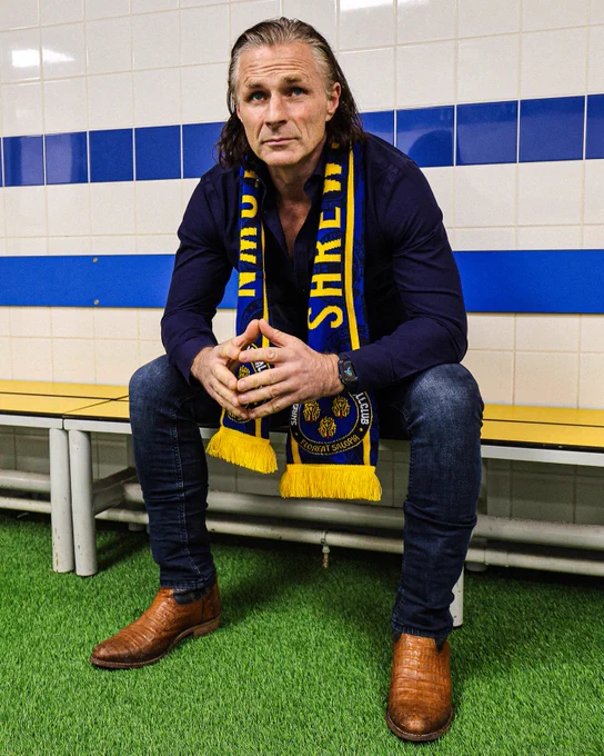 Gareth Ainsworth in the dressing room