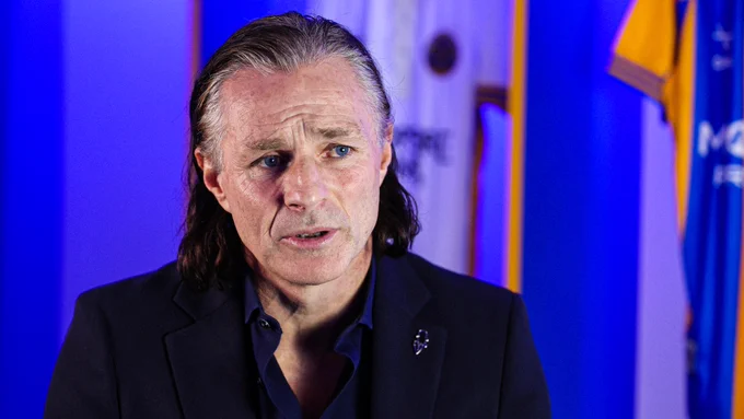 Gareth Ainsworth during his first interview